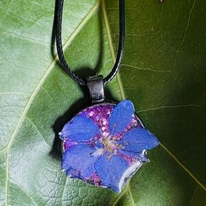 Real pendant flower art